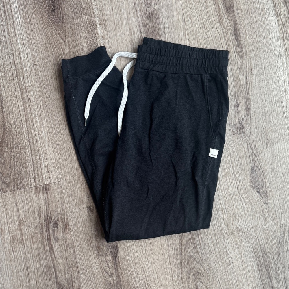 Vuori Women’s Performance Joggers in Black